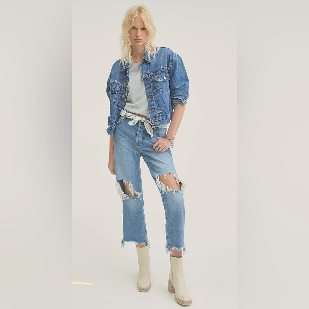 NWT- FREE PEOPLE COOL-CHIC MAGGIE MID-RISE STRAIGHT JEANS- LIGHT STONE WASH- 29